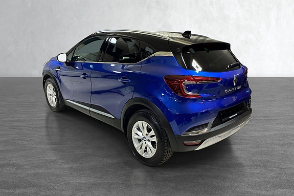 Renault Captur 3 of 5