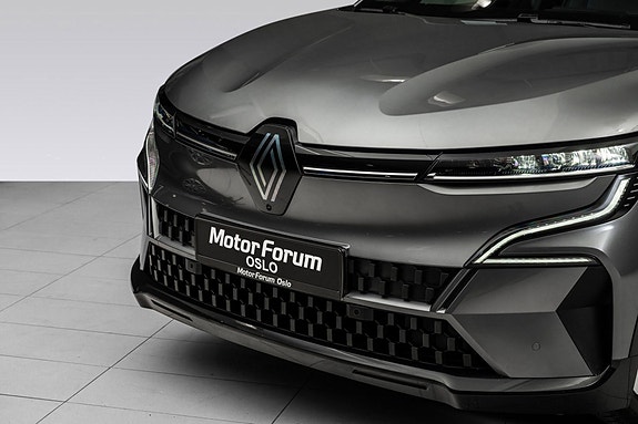 Renault Megane E-Tech 5 of 5