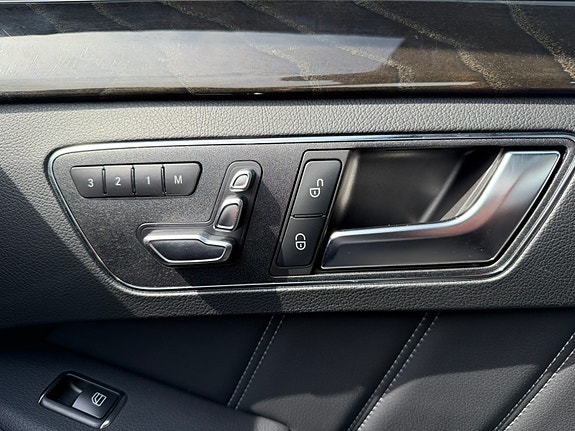 Mercedes-Benz E350 28 of 30