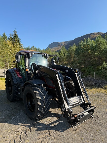 Valtra N175D 3 of 12