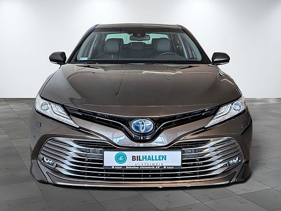 Toyota Camry 2 of 5
