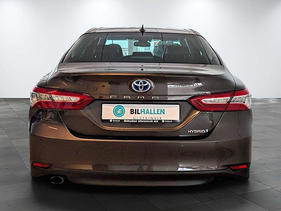 Toyota Camry 5 of 5