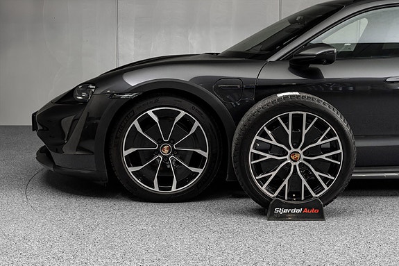 Porsche Taycan 4 5 of 30