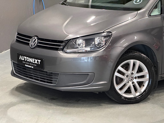 Volkswagen Touran 2 of 5