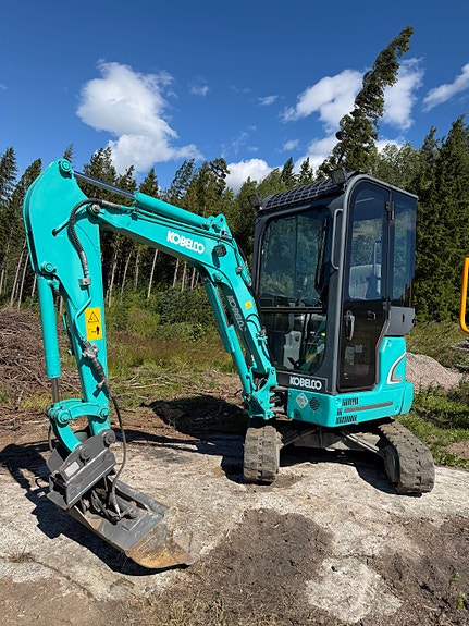 Kobelco SK 17SR 2 of 5
