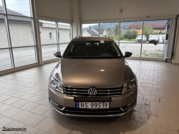 Volkswagen Passat 2 of 5