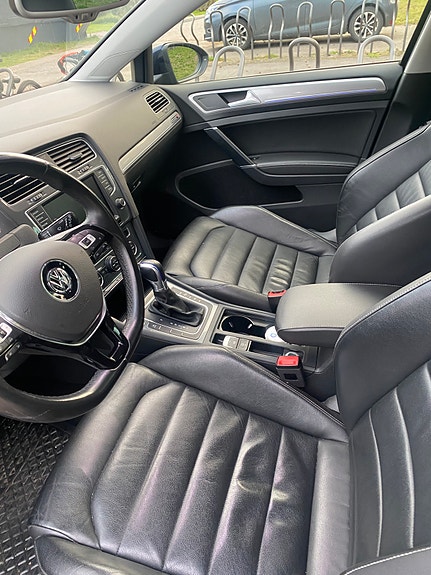 Volkswagen e-Golf VII 4 of 5