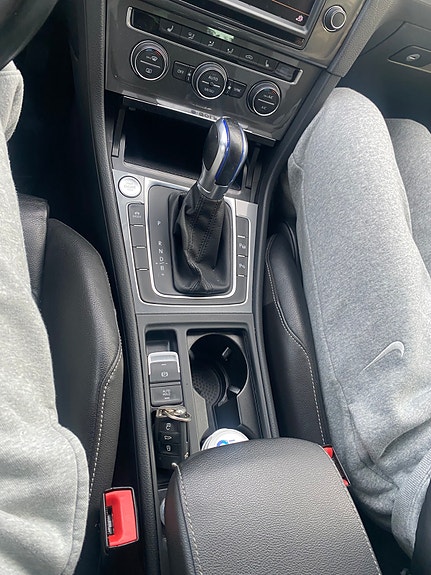 Volkswagen e-Golf VII 3 of 5