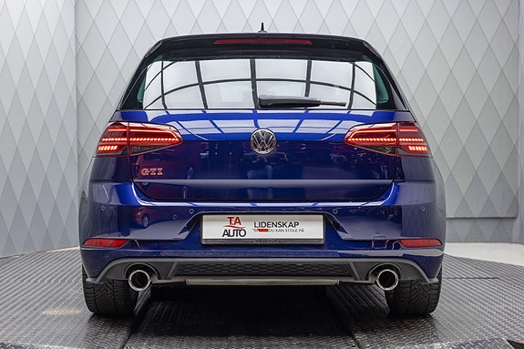 Volkswagen Golf VIII 4 of 5