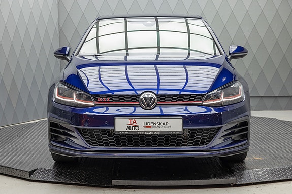 Volkswagen Golf VIII 3 of 5