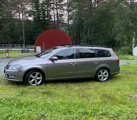 Volkswagen Passat 2 of 5