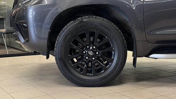 Toyota Land Cruiser 4 of 5