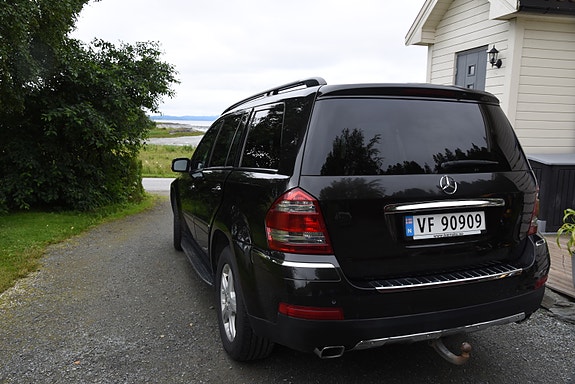Mercedes-Benz GL420 3 of 5