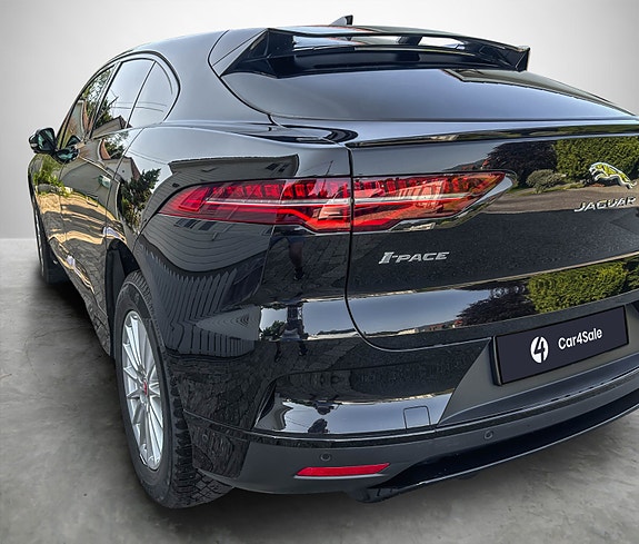 Jaguar I-PACE 2 of 5