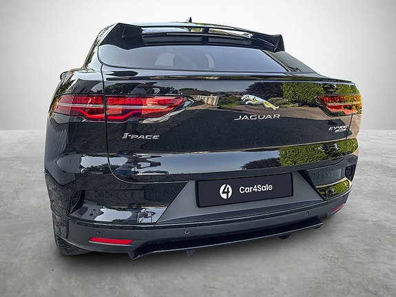 Jaguar I-PACE 3 of 5