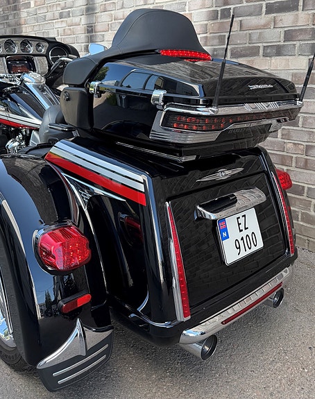 Harley-Davidson FLHTCUTG Tri Glide Ultra 5 of 5
