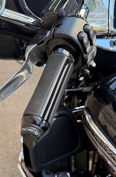 Harley-Davidson FLHTCUTG Tri Glide Ultra 8 of 15