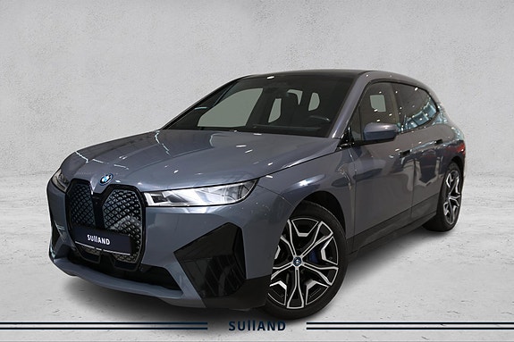 BMW iX 2 of 5