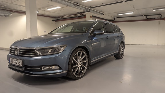 Volkswagen Passat 2 of 5