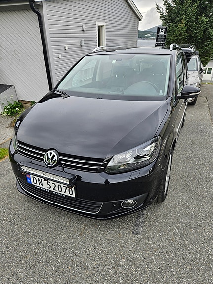 Volkswagen Touran 3 of 5