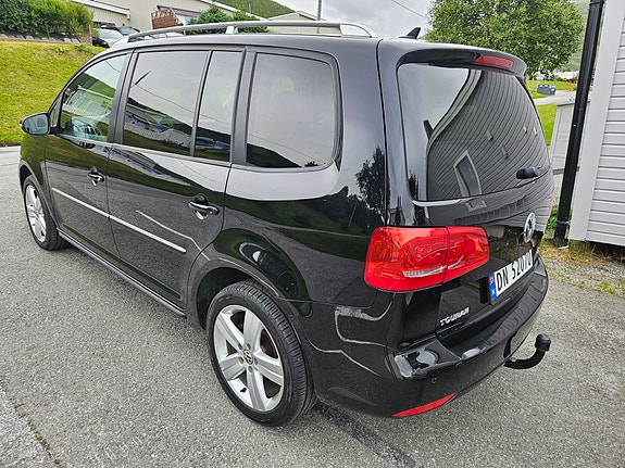 Volkswagen Touran 4 of 5