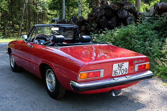 Alfa Romeo Spider 12 of 30