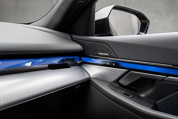 BMW i5 24 of 30
