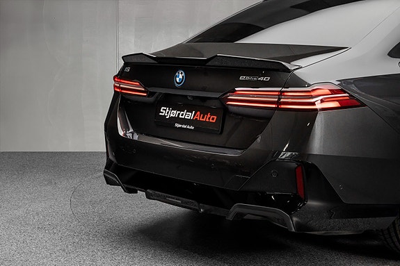 BMW i5 12 of 30