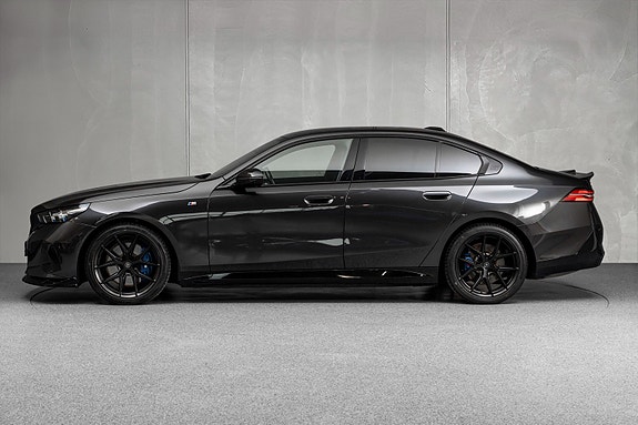 BMW i5 4 of 5