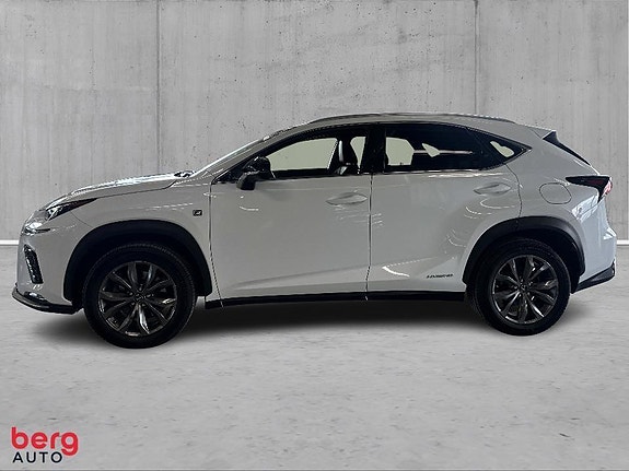 Lexus NX300h 4 of 5