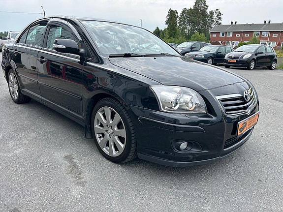 Toyota Avensis 2 of 5