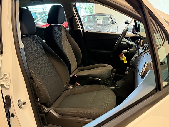 Chevrolet Trax 21 of 22