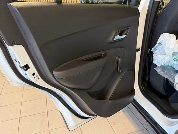Chevrolet Trax 16 of 22