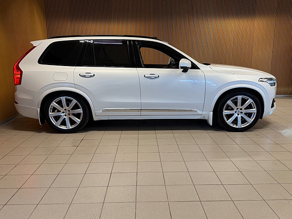 Volvo XC90 3 of 5