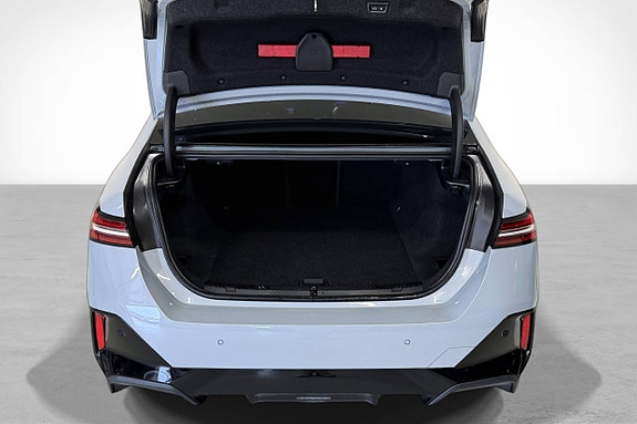 BMW i5 9 of 30