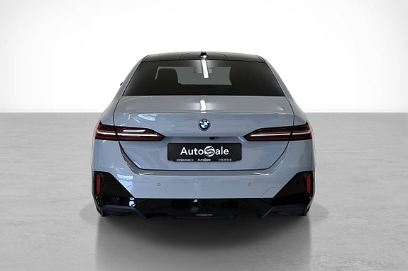 BMW i5 4 of 5