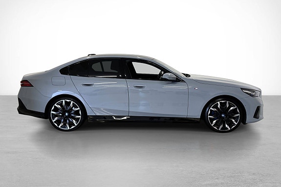 BMW i5 6 of 30