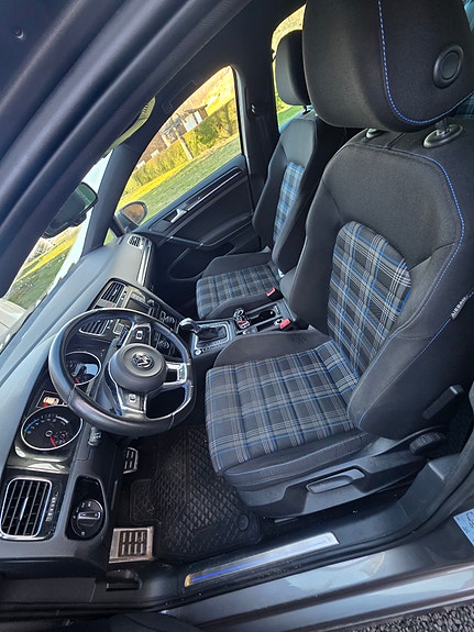 Volkswagen Golf VII 2 of 4