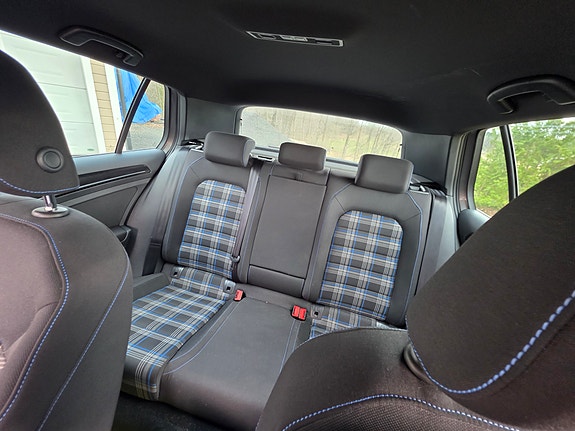 Volkswagen Golf VII 3 of 4