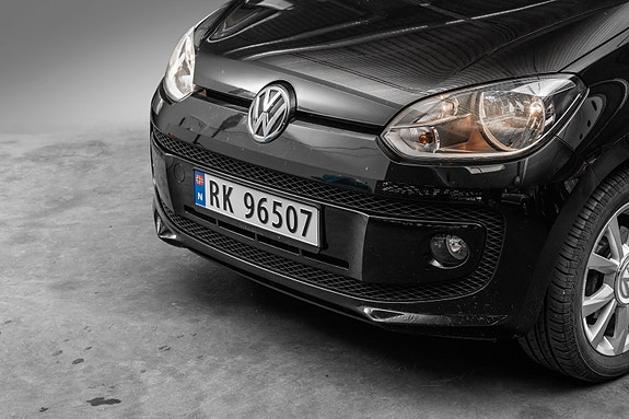 Volkswagen UP! 3 of 22