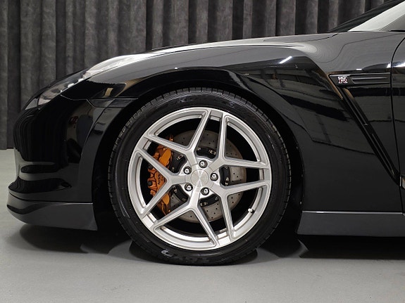 Nissan GT-R 14 of 30