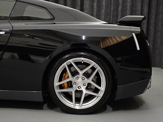 Nissan GT-R 15 of 30