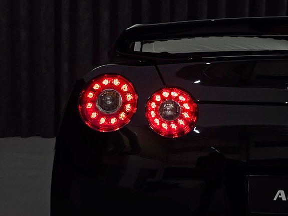 Nissan GT-R 21 of 30