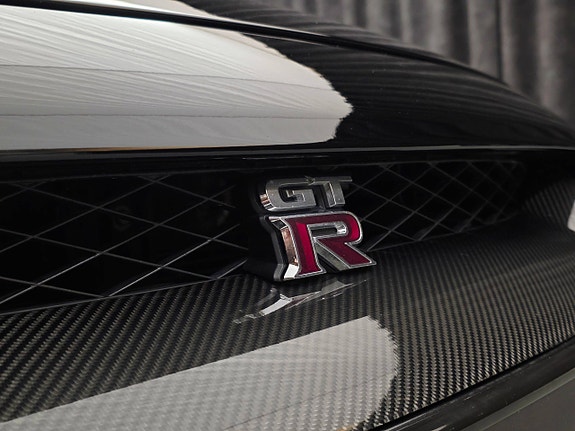 Nissan GT-R 12 of 30