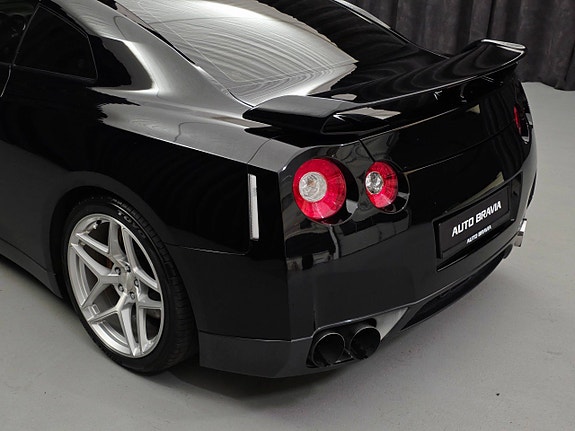 Nissan GT-R 19 of 30