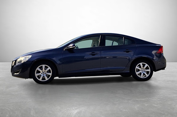 Volvo S60 3 of 5