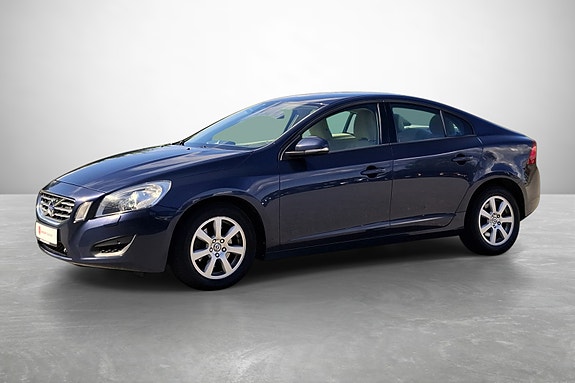 Volvo S60 2 of 5