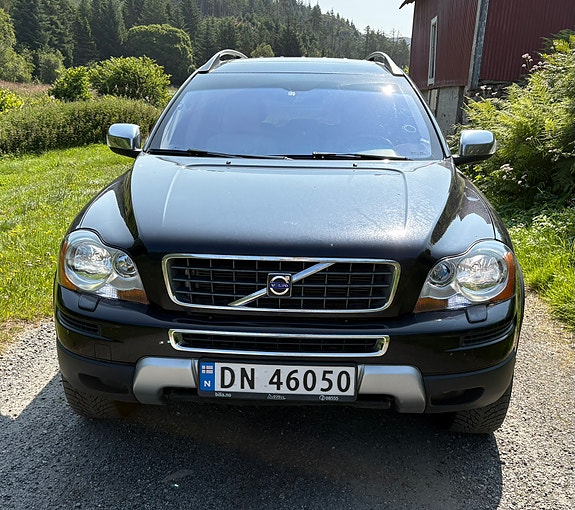 Volvo XC90 2 of 5