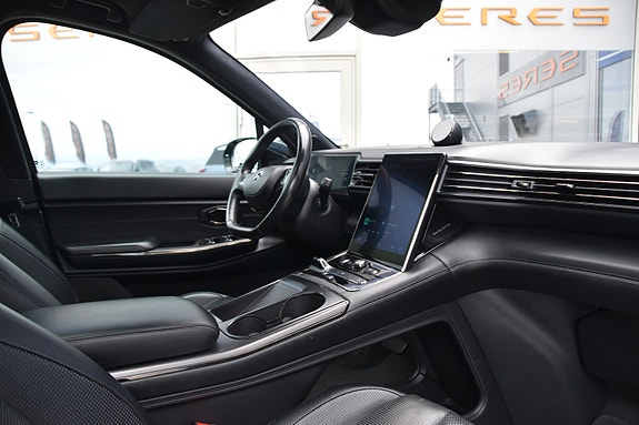 NIO ES8 20 of 30