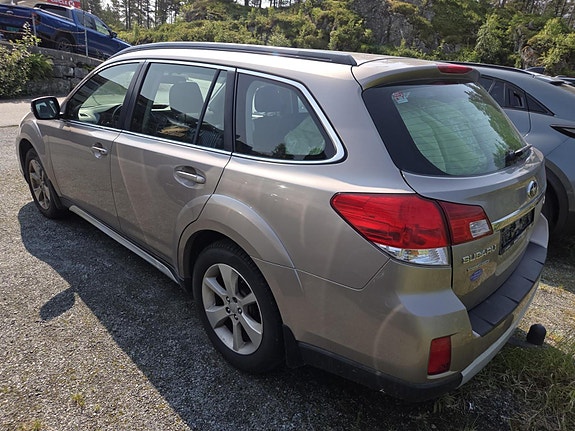 Subaru Outback 3 of 5